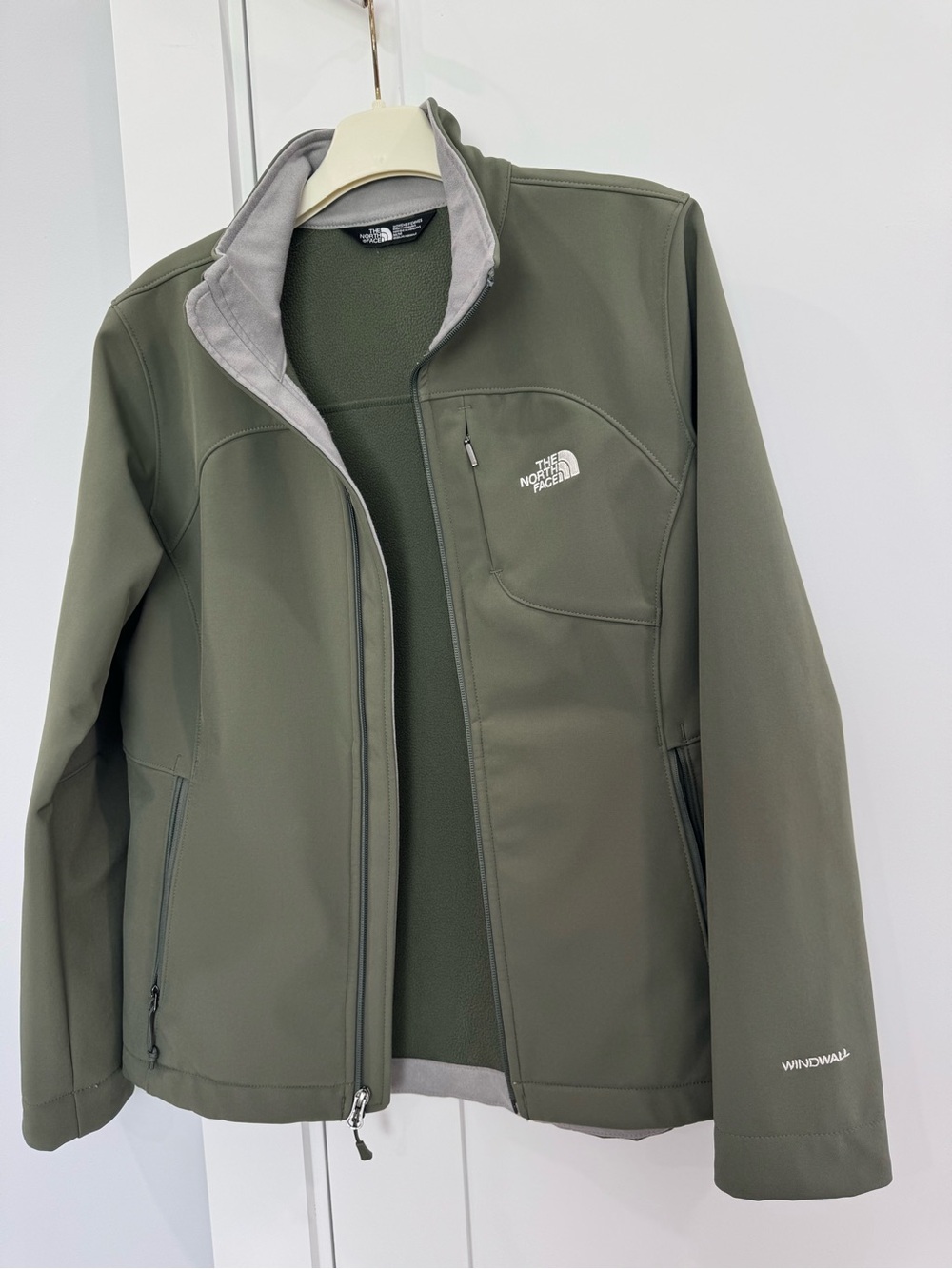 The North Face Women’s Olive Green Jacket with Gray Trim Windwall M